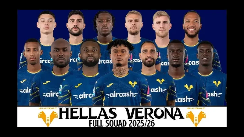 Cầu thủ Verona và Udinese đấu tranh gay gắt trên sân cỏ Cầu thủ Verona và Udinese đấu tranh gay gắt trên sân cỏ